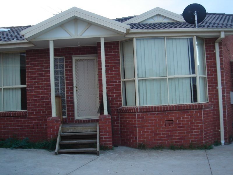 2/4 Lightwood Crescent, Meadow Heights VIC 3048