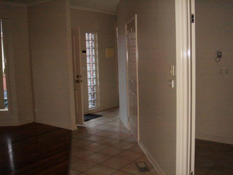 2/4 Lightwood Crescent, Meadow Heights VIC 3048