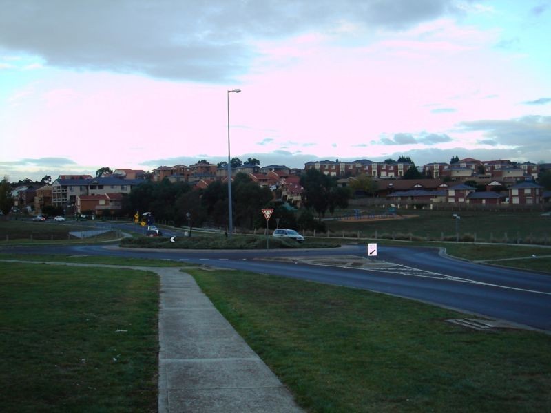 2/4 Lightwood Crescent, Meadow Heights VIC 3048