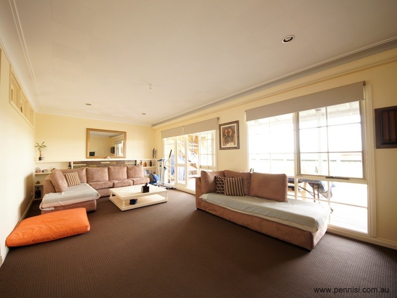 27 Devereaux Street, Oak Park VIC 3046