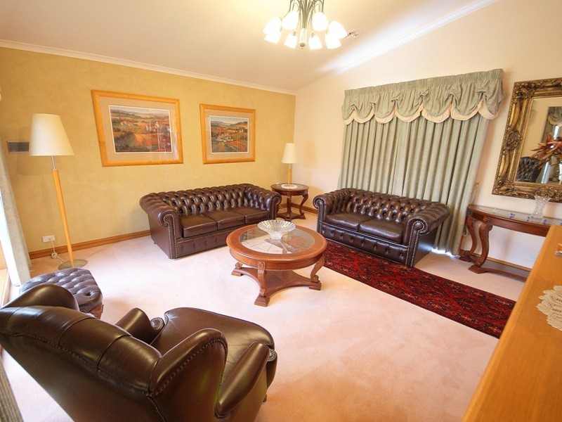 13 Nordic Avenue, Taylors Lakes VIC 3038