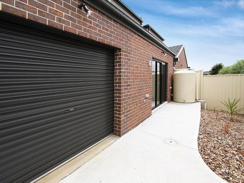 2/26 Fawkner Street, Westmeadows VIC 3049