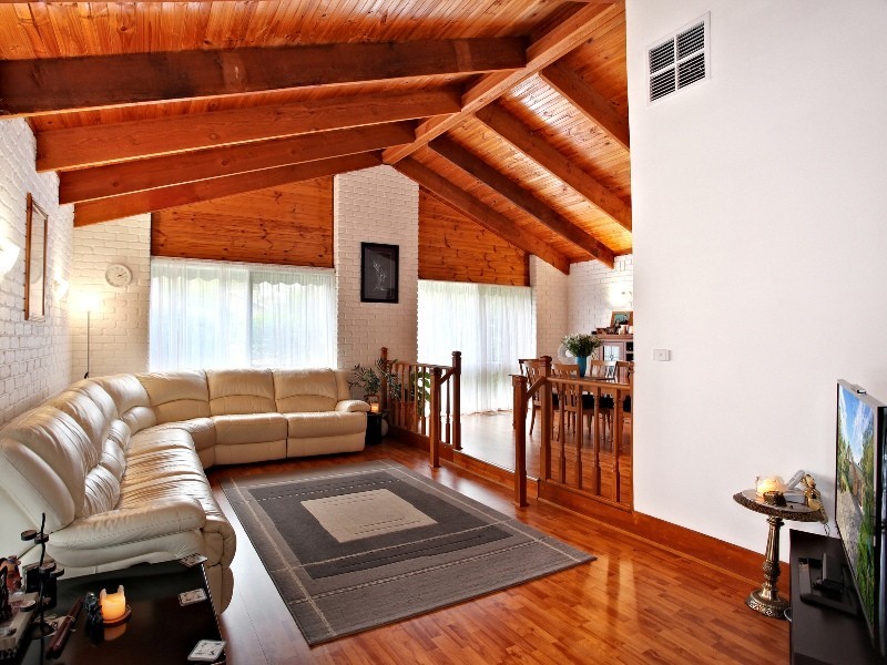 4 Merimbula Court, Taylors Lakes VIC 3038