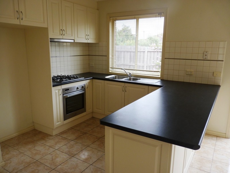 2/27 Phillip Rd, Keilor East VIC 3033