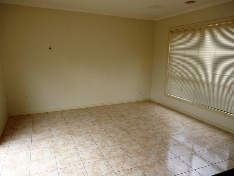 2/27 Phillip Rd, Keilor East VIC 3033