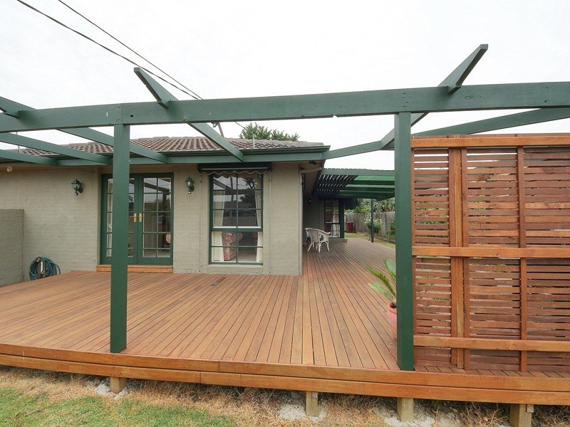 12 Beresford Crescent, Gladstone Park VIC 3043