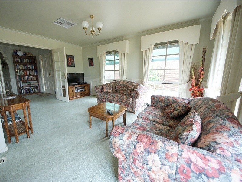 12 Beresford Crescent, Gladstone Park VIC 3043