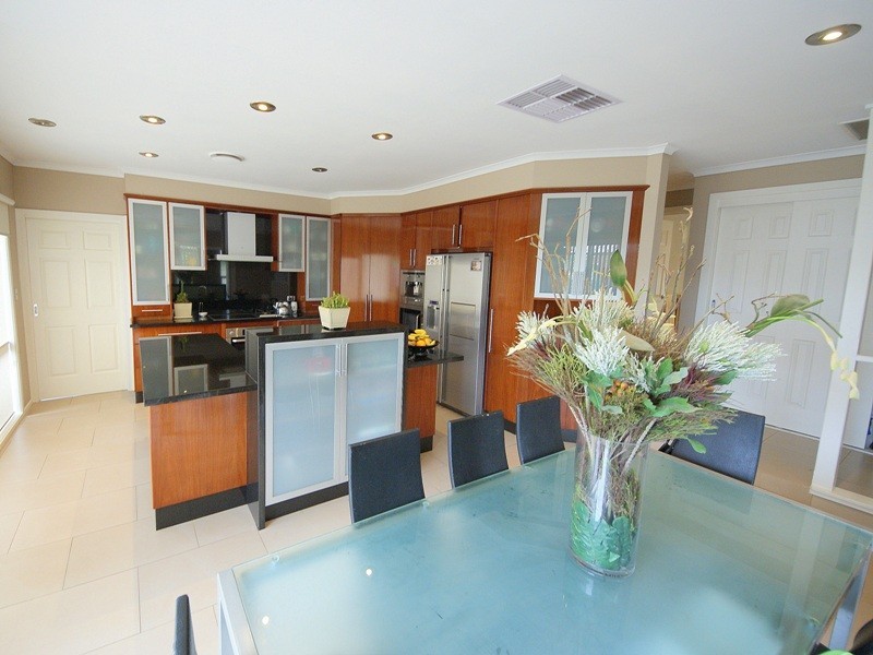5 Mahon Court, Taylors Lakes VIC 3038