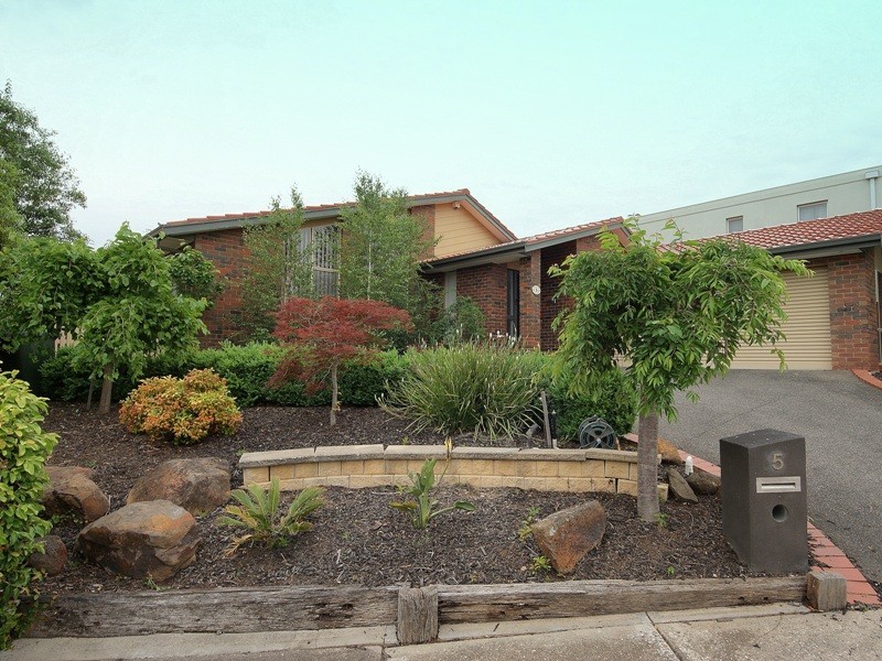 5 Mahon Court, Taylors Lakes VIC 3038