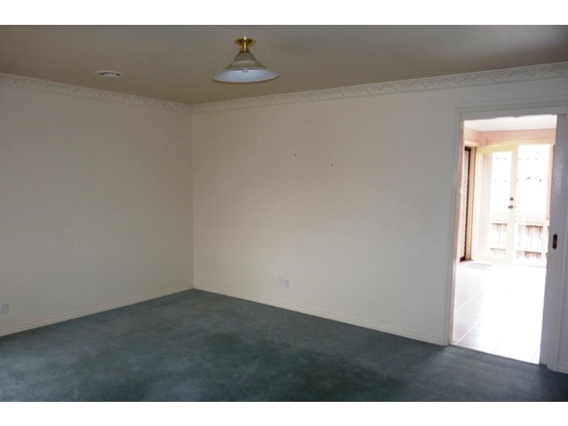 33 Lind Street, Strathmore VIC 3041