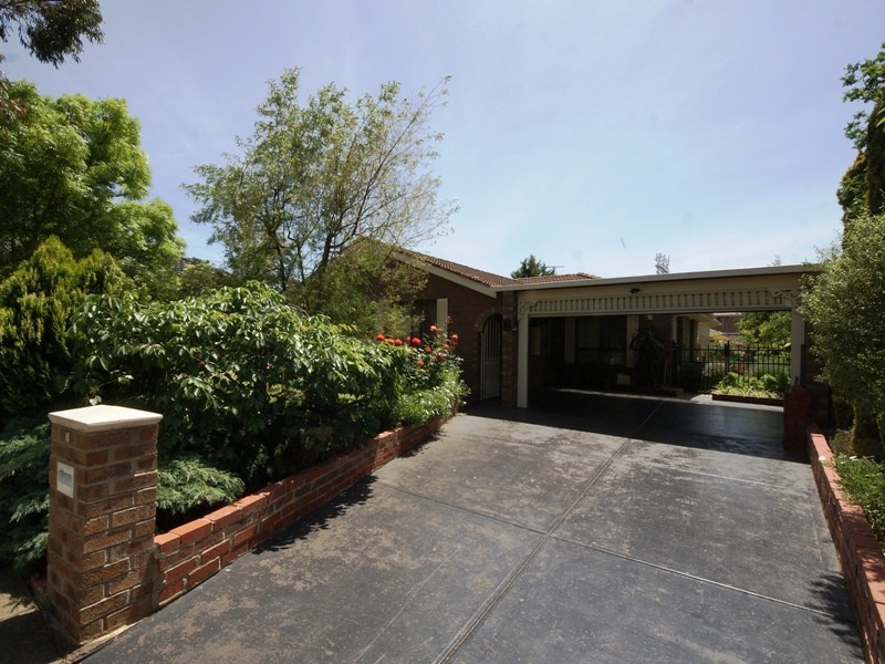 2 Merimbula Court, Taylors Lakes VIC 3038
