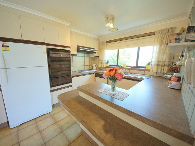 2 Merimbula Court, Taylors Lakes VIC 3038