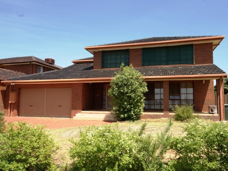 33 Lionheart Avenue, Taylors Lakes VIC 3038