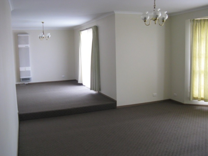 4/165 Mascoma Street, Strathmore VIC 3041
