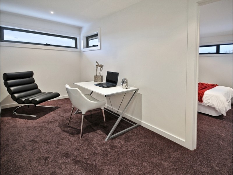 1/2 Dinah Parade, Keilor East VIC 3033