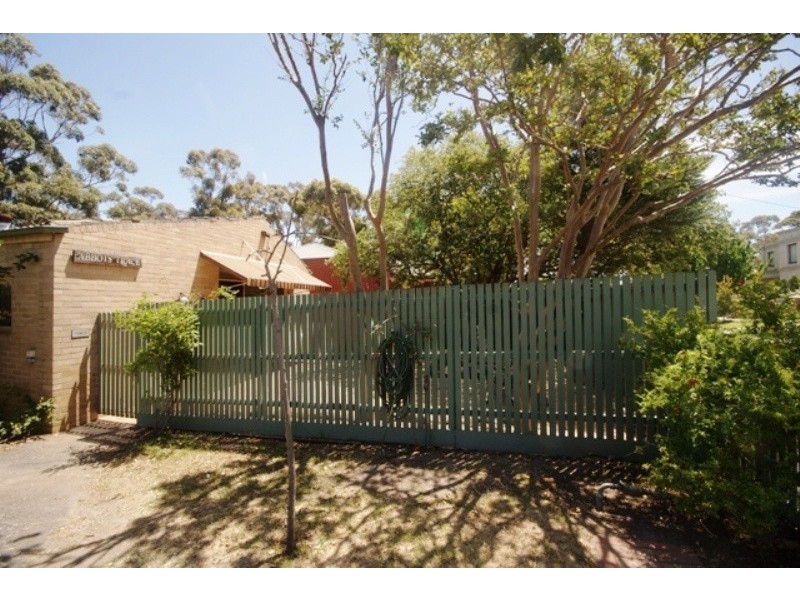 1/19 Salmon Avenue, Essendon VIC 3040