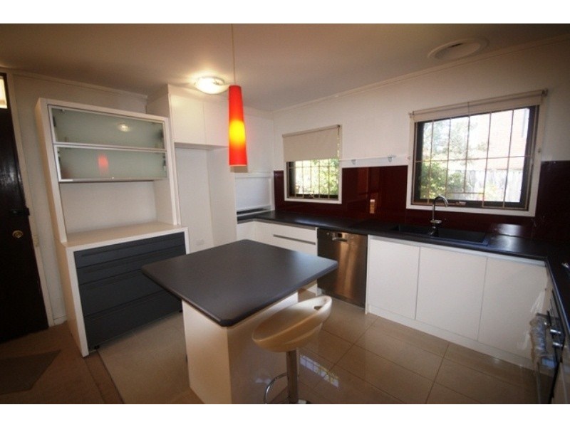 1/19 Salmon Avenue, Essendon VIC 3040