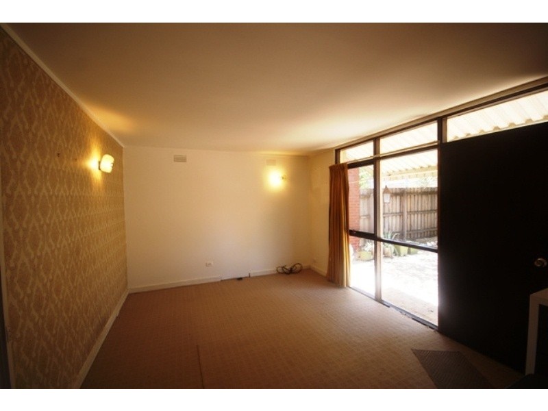 1/19 Salmon Avenue, Essendon VIC 3040