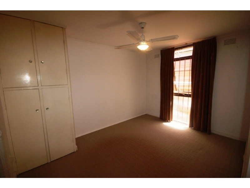 1/19 Salmon Avenue, Essendon VIC 3040