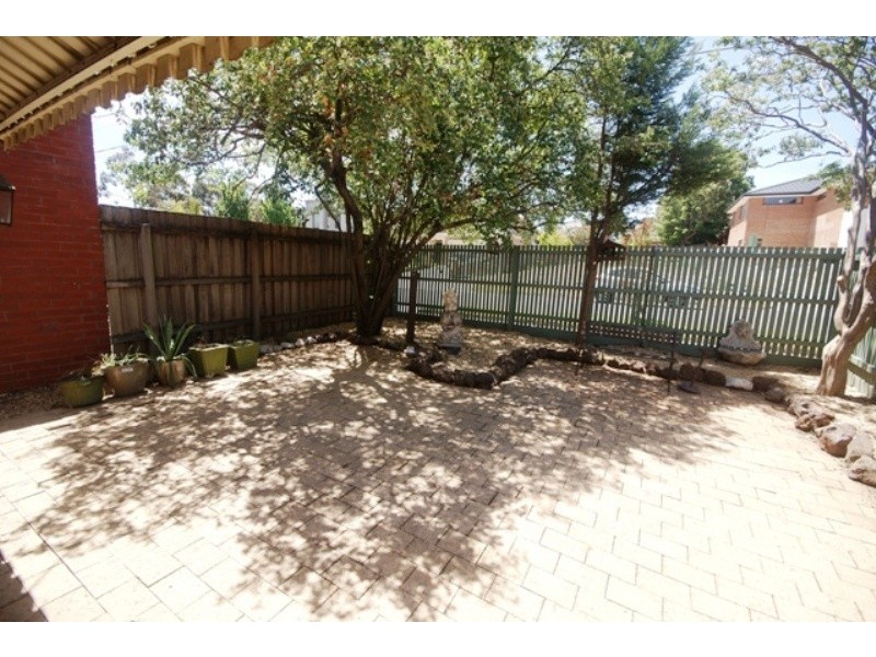 1/19 Salmon Avenue, Essendon VIC 3040