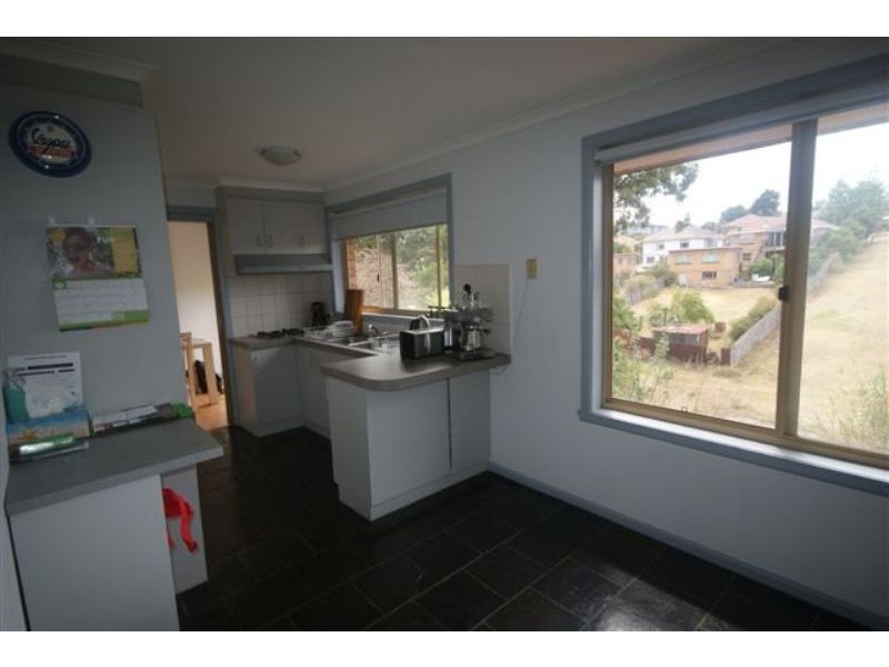 1/79 Newman Crescent, Niddrie VIC 3042