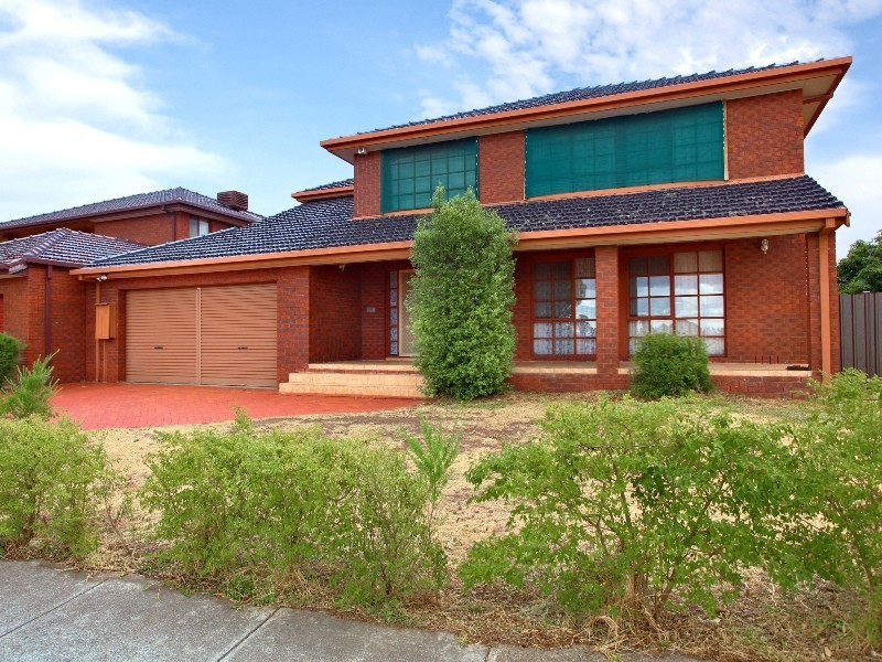 33A Lionheart Avenue, Taylors Lakes VIC 3038