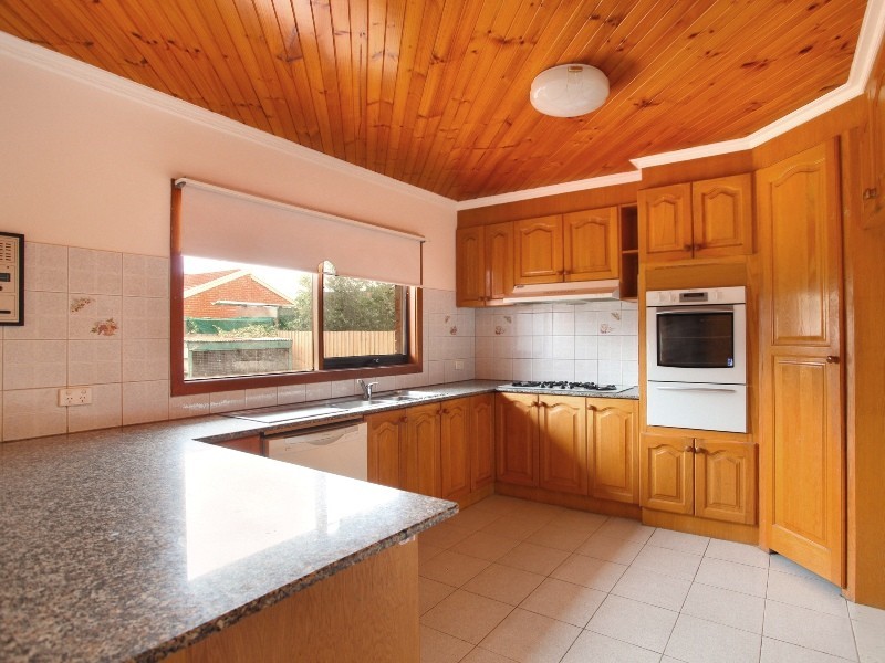 33A Lionheart Avenue, Taylors Lakes VIC 3038