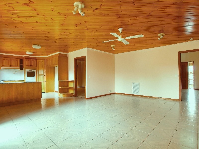 33A Lionheart Avenue, Taylors Lakes VIC 3038