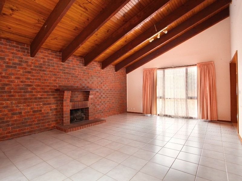 33A Lionheart Avenue, Taylors Lakes VIC 3038