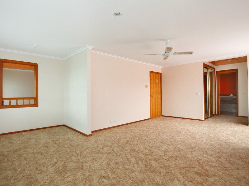 33A Lionheart Avenue, Taylors Lakes VIC 3038