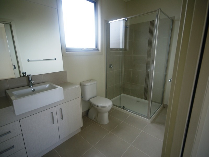 2/176 Daley Street, Glenroy VIC 3046