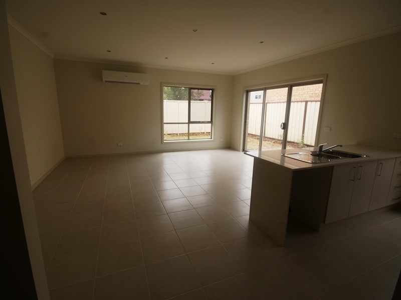 2/176 Daley Street, Glenroy VIC 3046