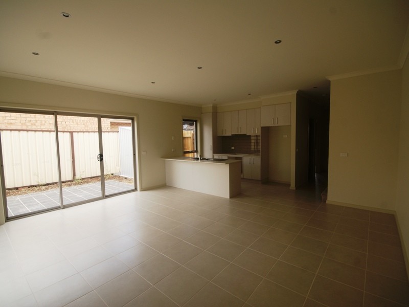 2/176 Daley Street, Glenroy VIC 3046