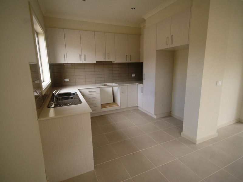 2/176 Daley Street, Glenroy VIC 3046