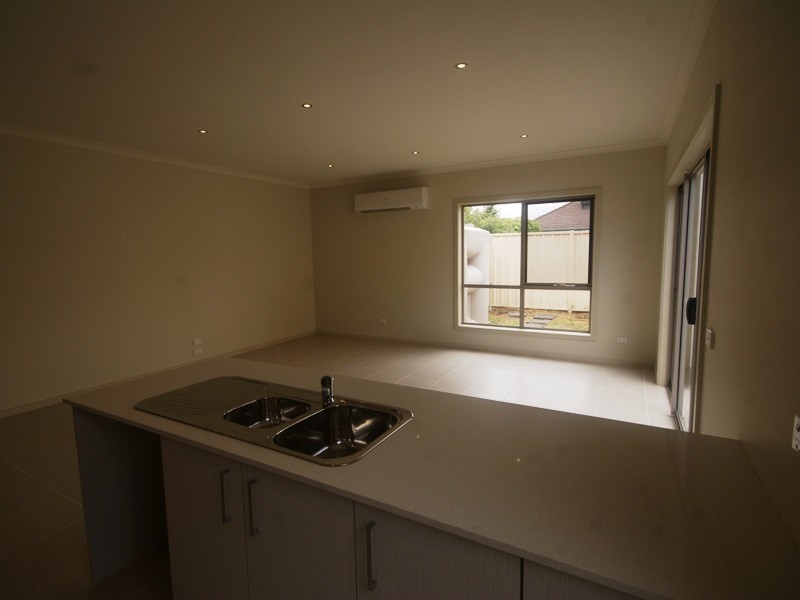 2/176 Daley Street, Glenroy VIC 3046