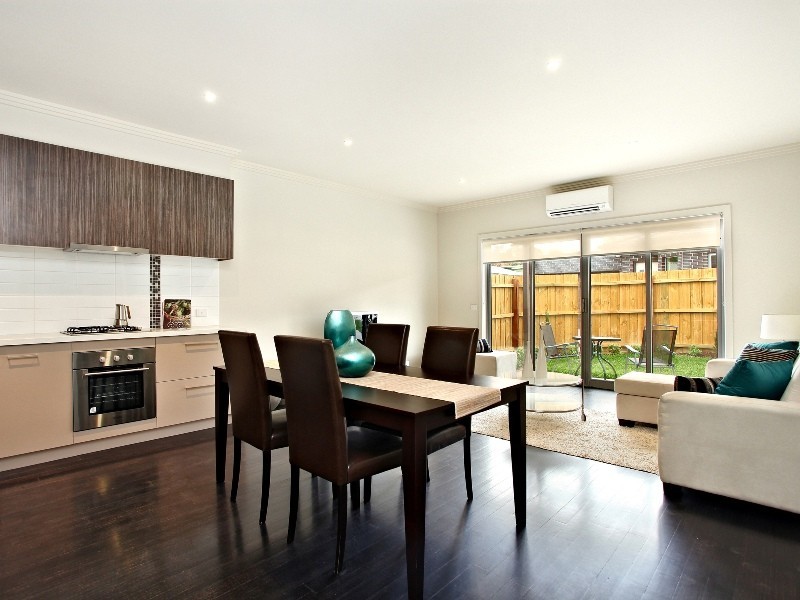 2/111 Quinn Grove, Keilor East VIC 3033