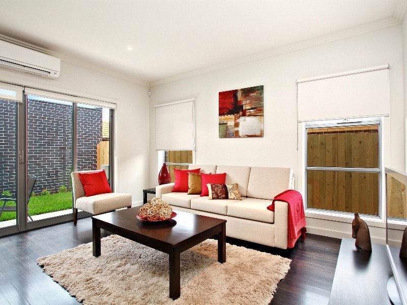 2/111 Quinn Grove, Keilor East VIC 3033