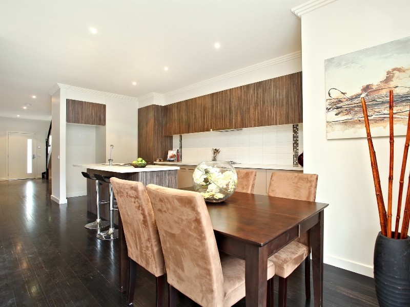 1/111 Quinn Grove, Keilor East VIC 3033