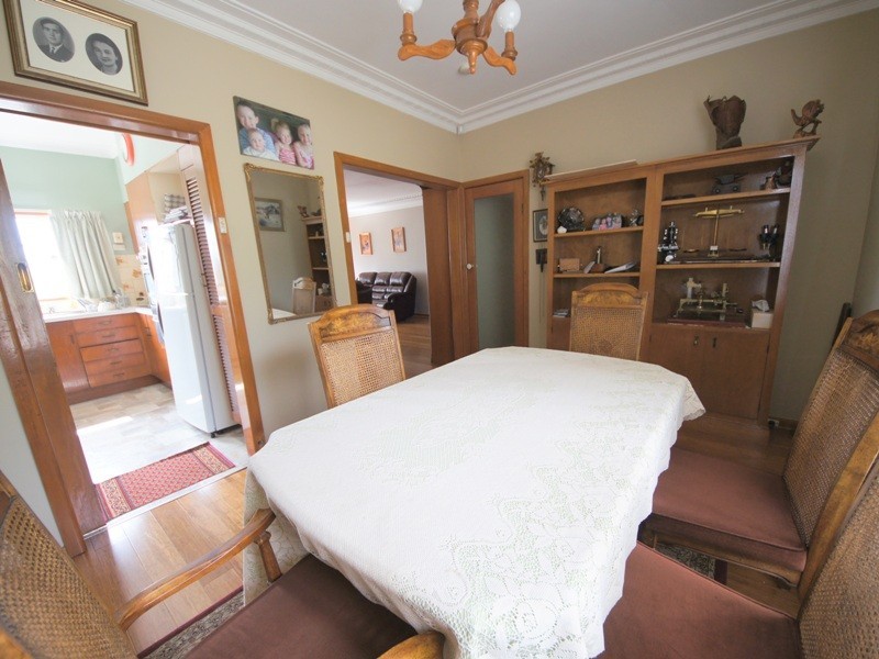 43 Hillsyde Parade, Strathmore VIC 3041