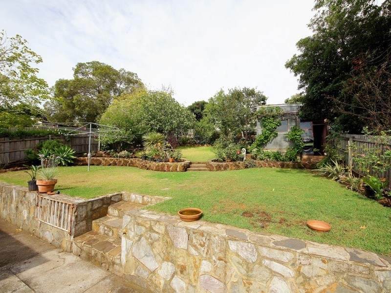 43 Hillsyde Parade, Strathmore VIC 3041