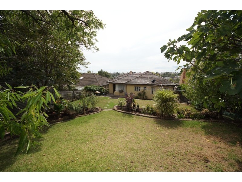 43 Hillsyde Parade, Strathmore VIC 3041