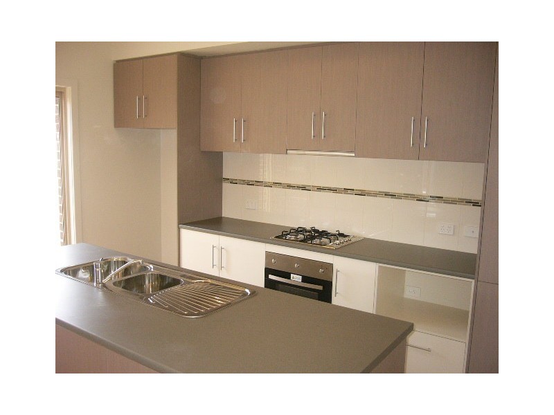 2/54 McIntosh Street, Airport West VIC 3042