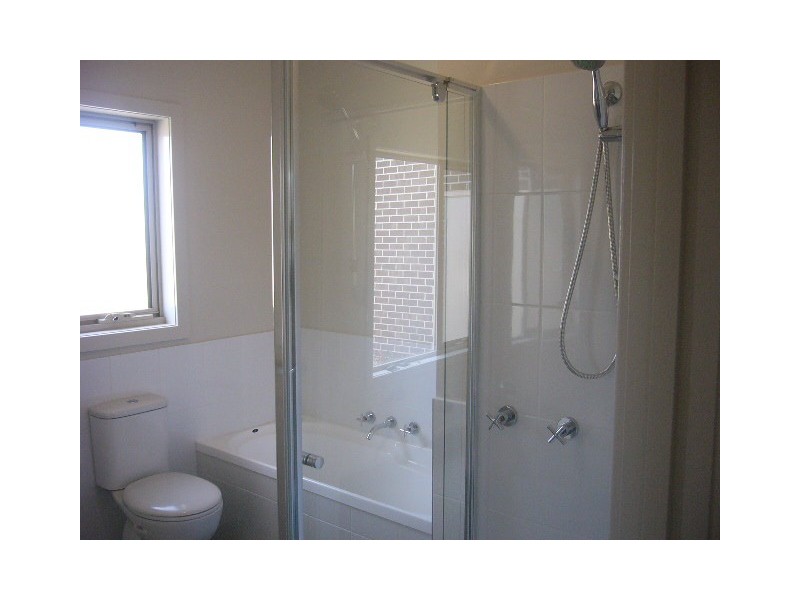 2/54 McIntosh Street, Airport West VIC 3042