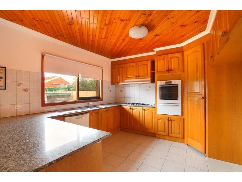 33 Lionheart Avenue, Taylors Lakes VIC 3038