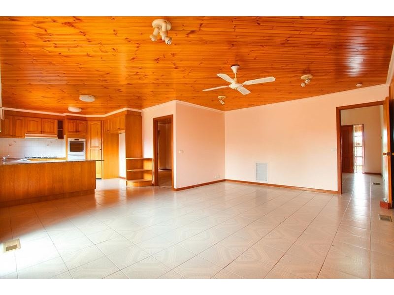 33 Lionheart Avenue, Taylors Lakes VIC 3038