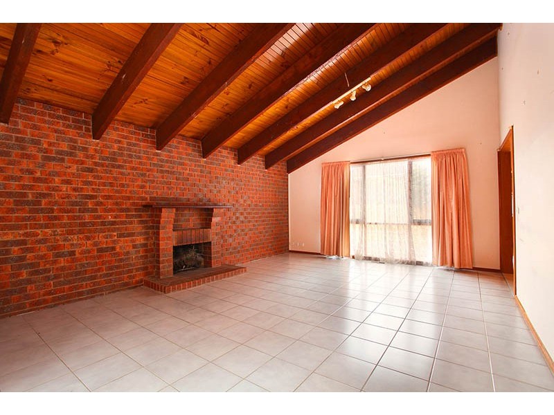 33 Lionheart Avenue, Taylors Lakes VIC 3038