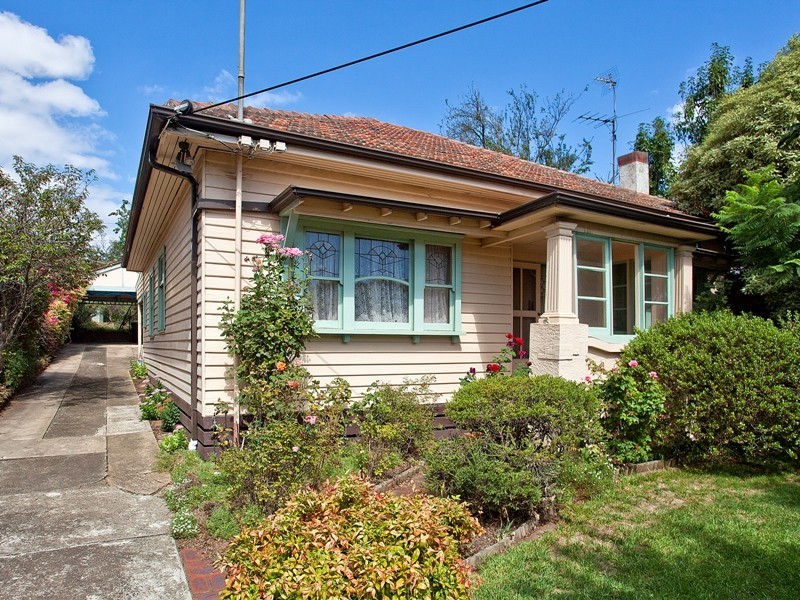 3 Lebanon Street, Strathmore VIC 3041