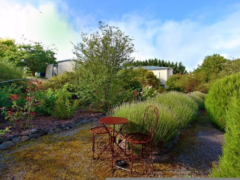 6 Erinvale Close, Gisborne VIC 3437