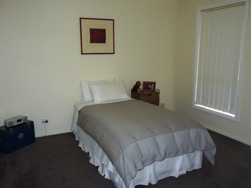 2/1 Bedford Street, Airport West VIC 3042