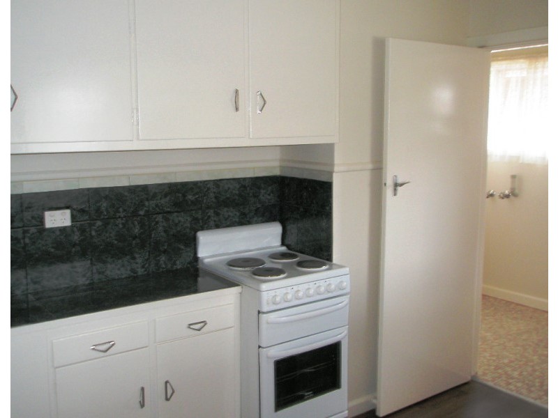 2/32 Green Street, Airport West VIC 3042
